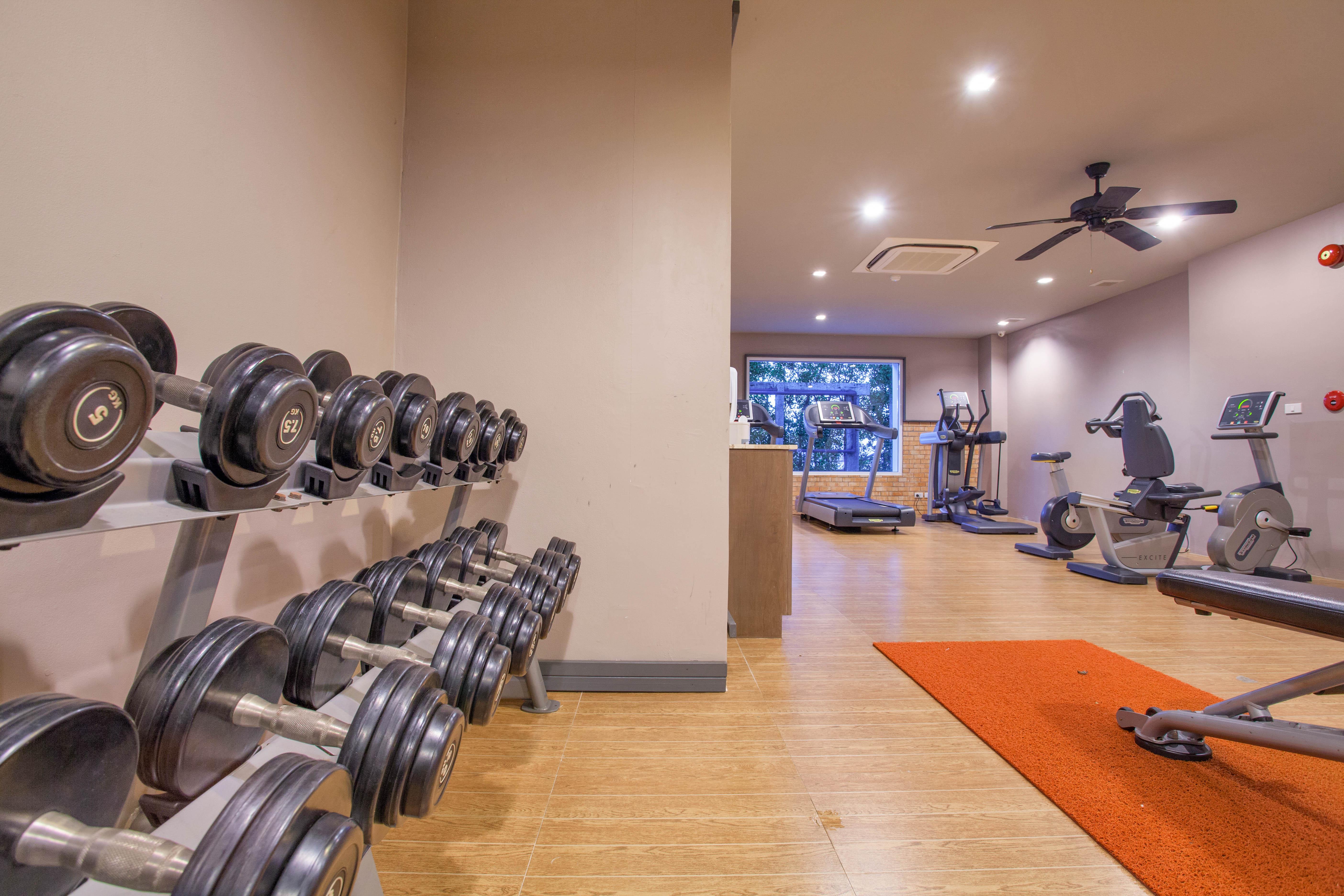 Zenmaya Oceanfront Phuket, Trademark Collection By Wyndham Patong Kültér fotó The gym at the hotel
