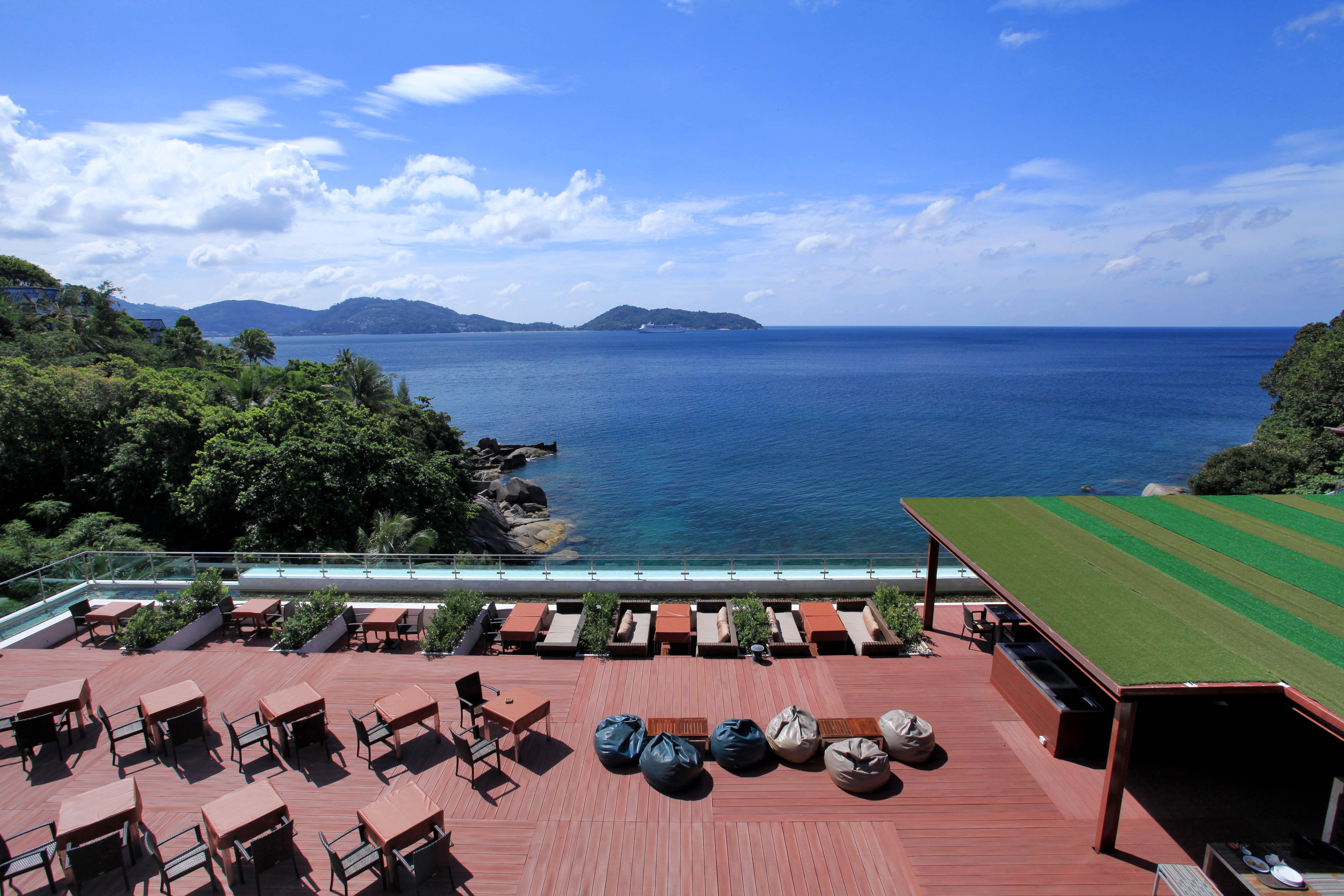 Zenmaya Oceanfront Phuket, Trademark Collection By Wyndham Patong Kültér fotó View of the Gulf of Thailand from the rooftop of the hotel
